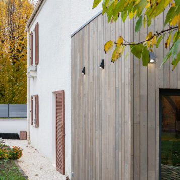 Émerainville - Vue de l'extérieur vers le passage